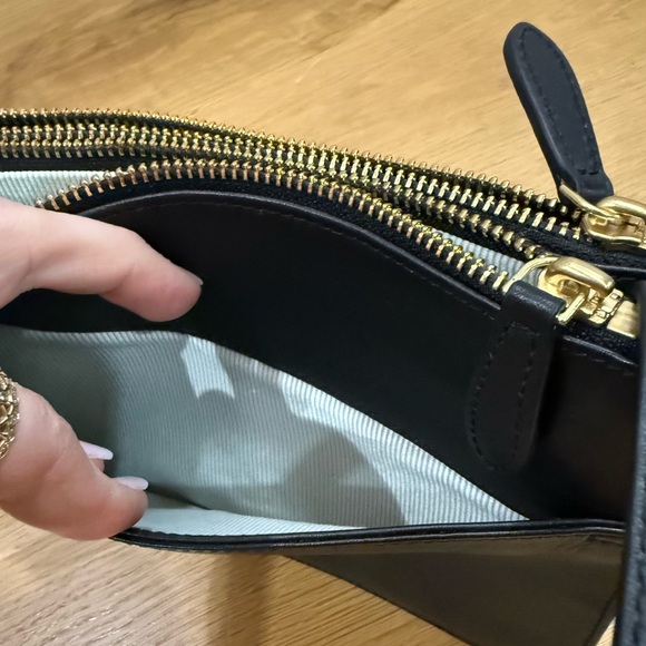 Radley London Crossbody Black Leather Pockets Zip top Bag great organization - Picture 7 of 14